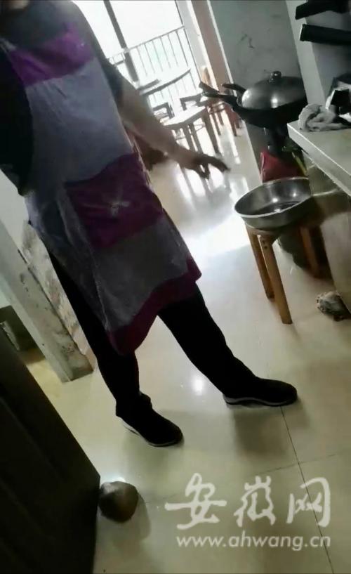 DƬ